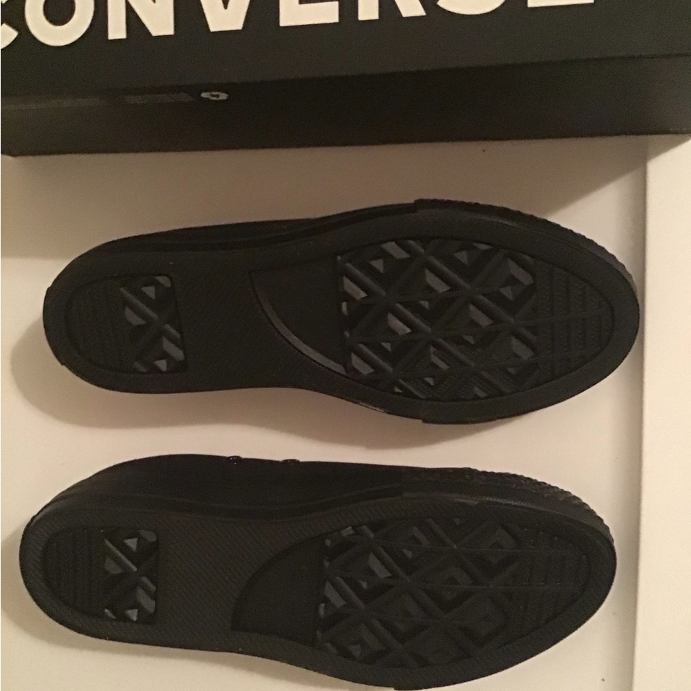 Converse tennis shoes